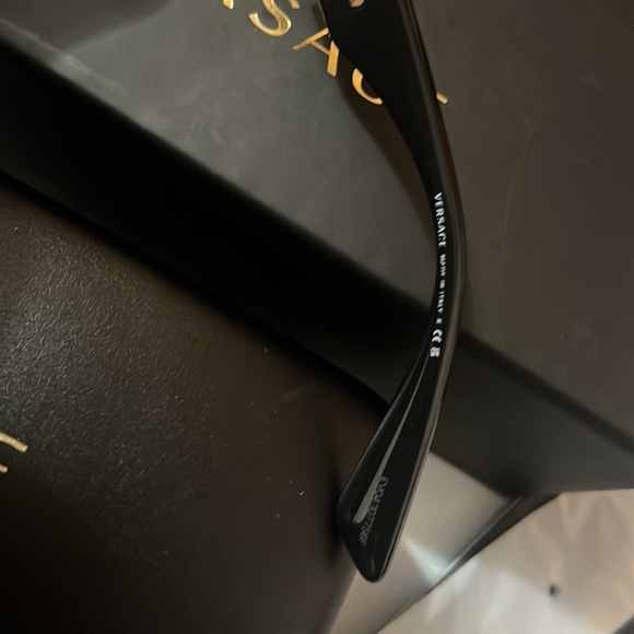 🦁Versace sunglasses 🆕 💯 Authentic - Picture 5 of 10